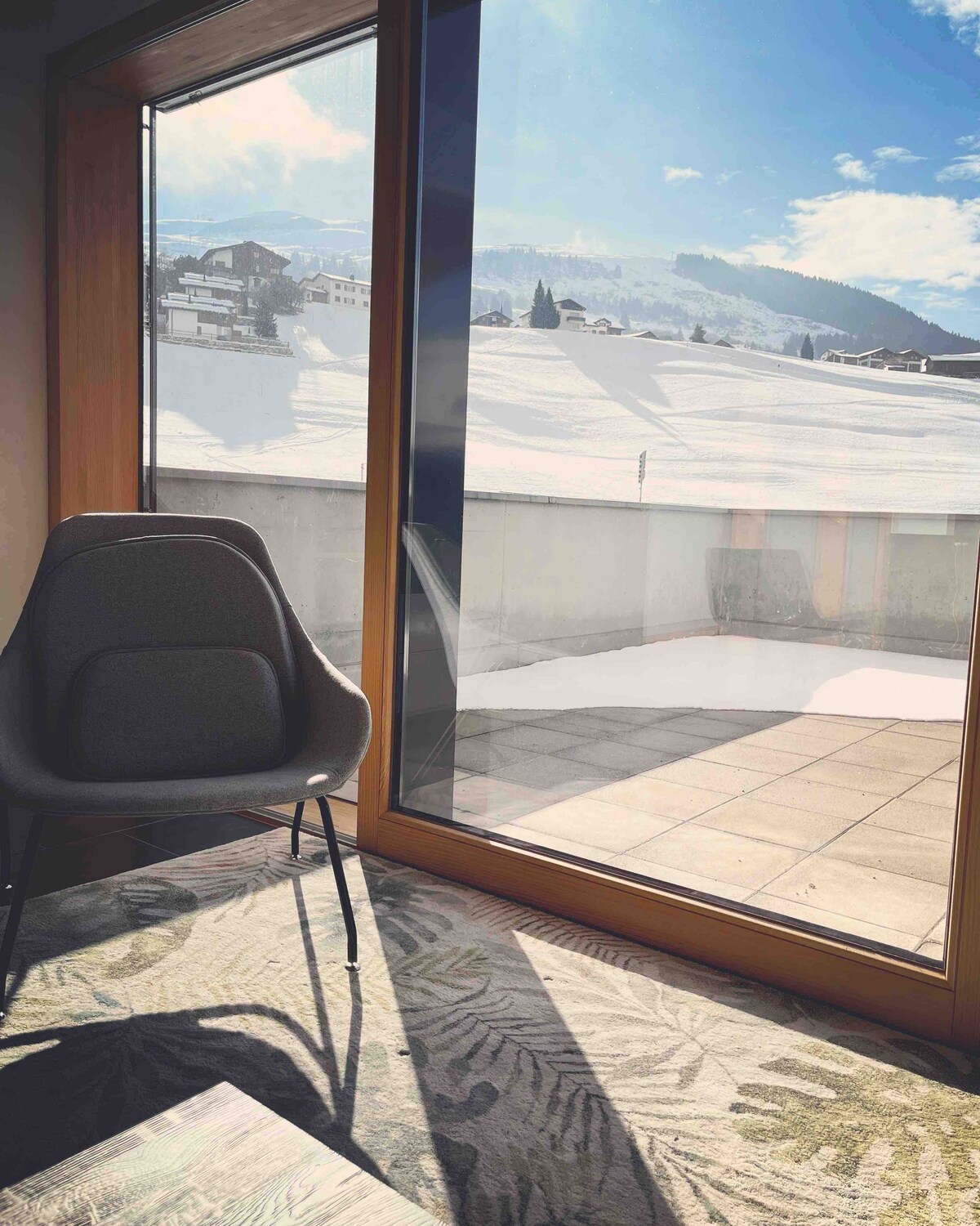 Obersaxen滑雪度假村前面的3卧室公寓