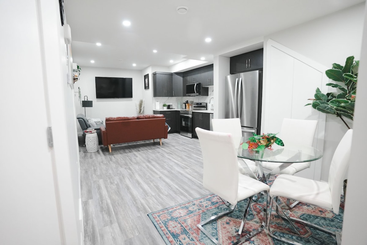 Luxurious & modern 2Bdr basement suite