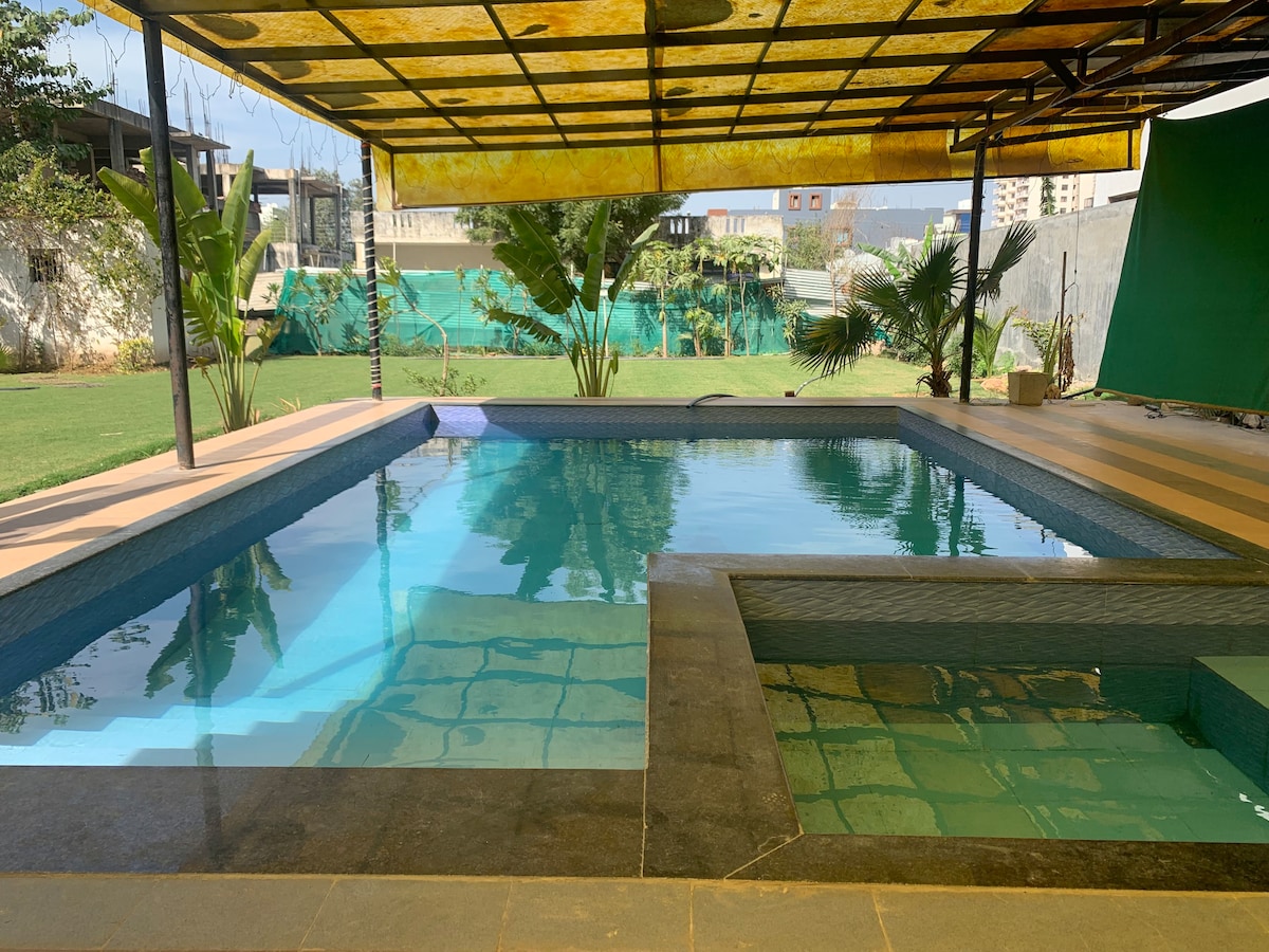 Farm Villa with pool near Dwarka Expressway