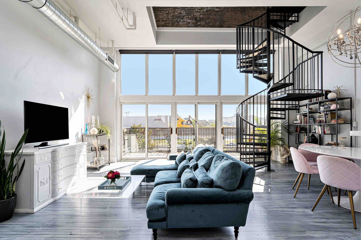 Luxury Executive Downtown Loft with Rooftop Pool