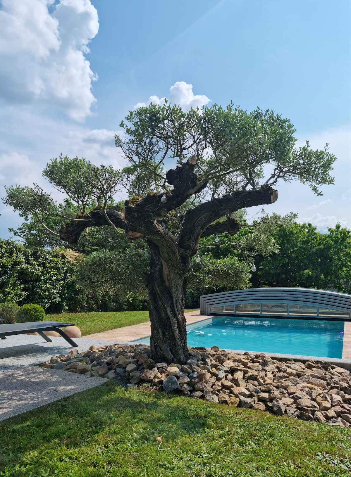 Détente. Maison à la campagne avec piscine