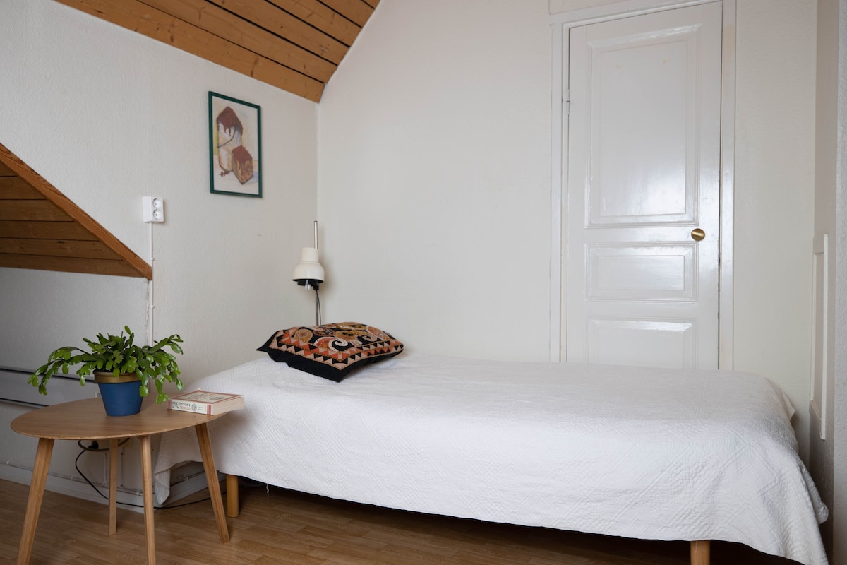 Prime location room, villa Karlstad city centre