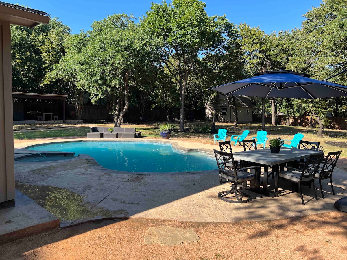 带游泳池的Shady Oaks Retreat ， Keller TX