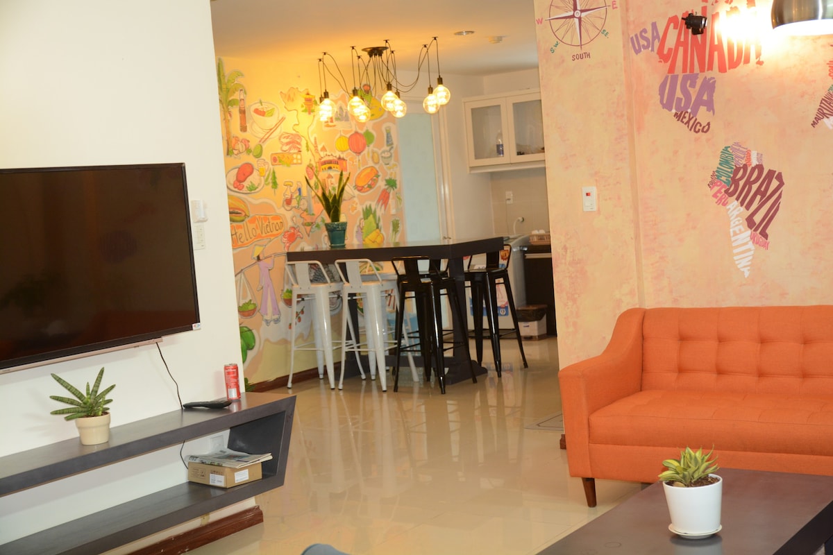 公寓有3间卧室， 3个卫生间，位于胡志明市