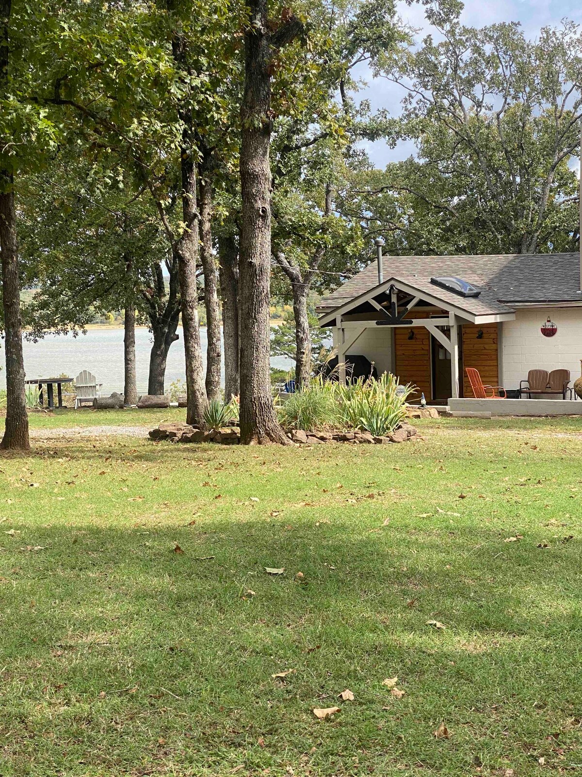 Ft Gibson Lake Cabin with a view