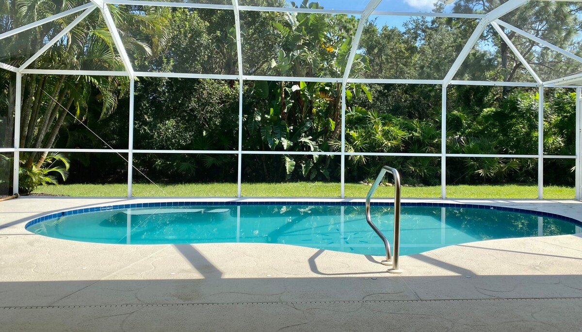Heated Pool, Close to Beaches & Golf Steps Away!