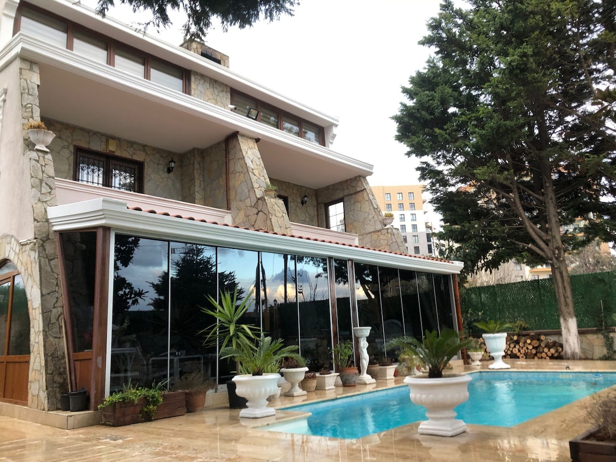 Havuz ve Şelaleli Müstakil Villa 5 Yatak odası