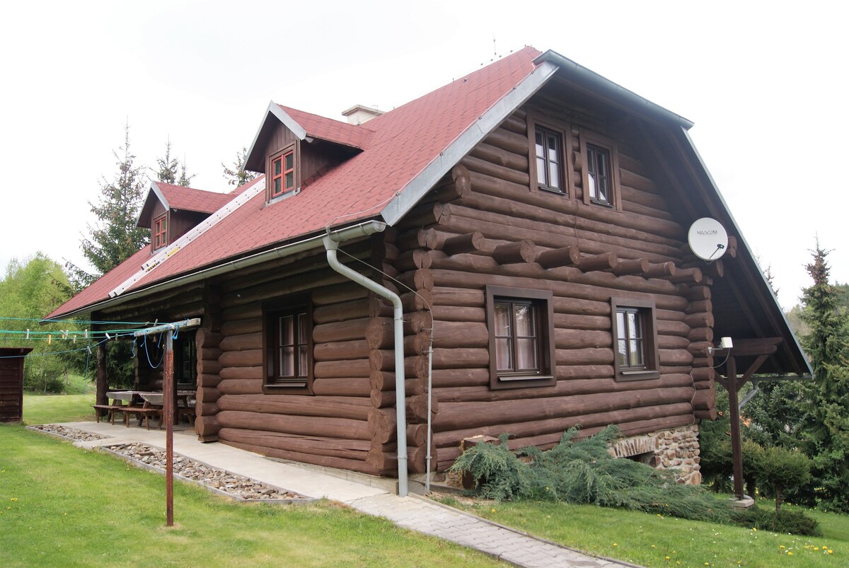 在苏马瓦（ Šumava ）美丽风景的小屋中度假