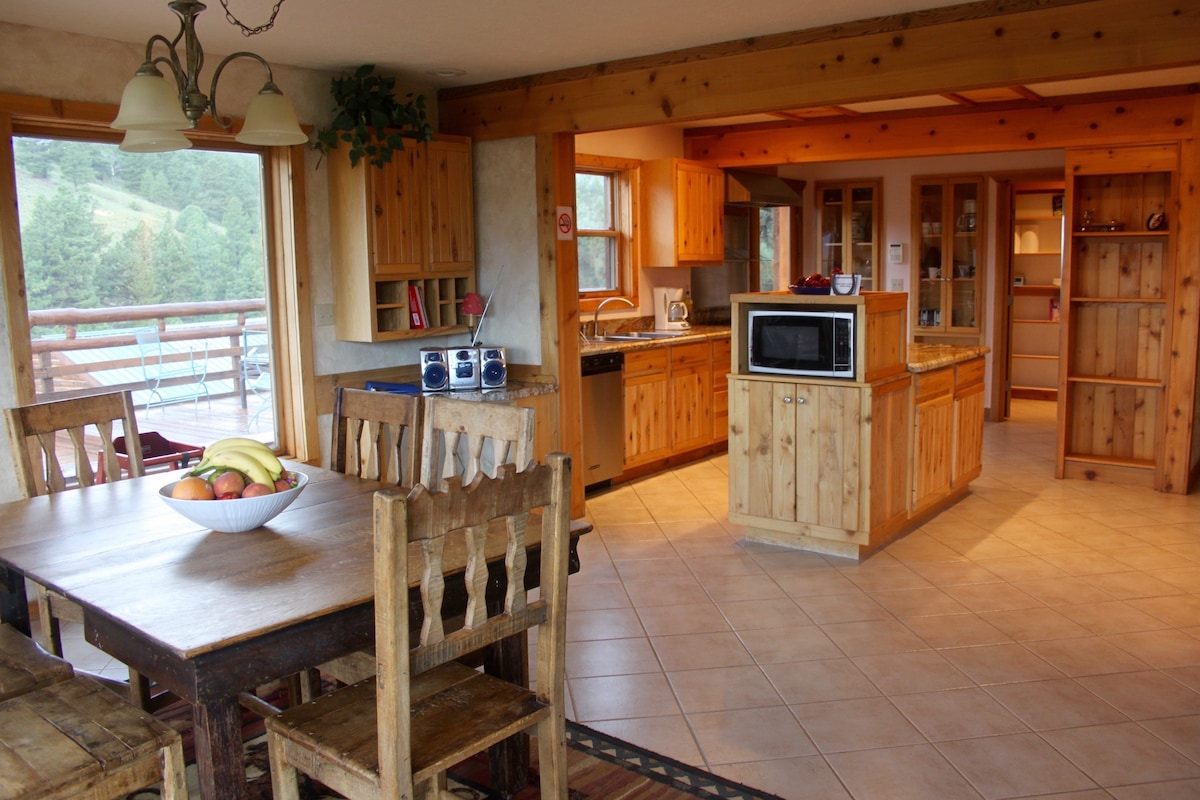 Large Mountain Cabin - 6+ Bedrooms - On 100 Acres