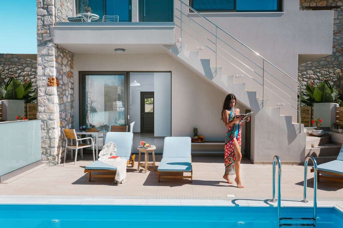 Ioanna 2别墅，带共用加热泳池，可供2套公寓使用