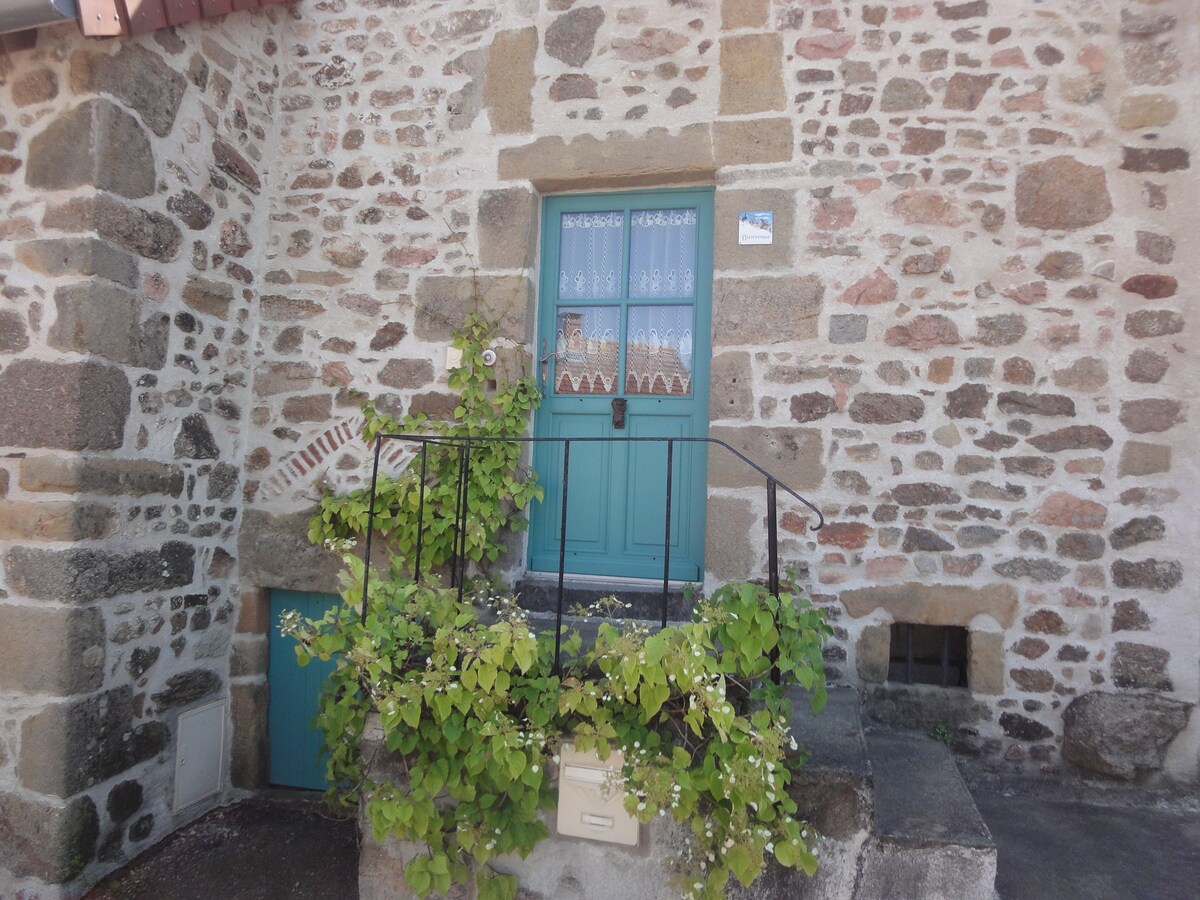 Auvergne-Allier的石头乡村小屋