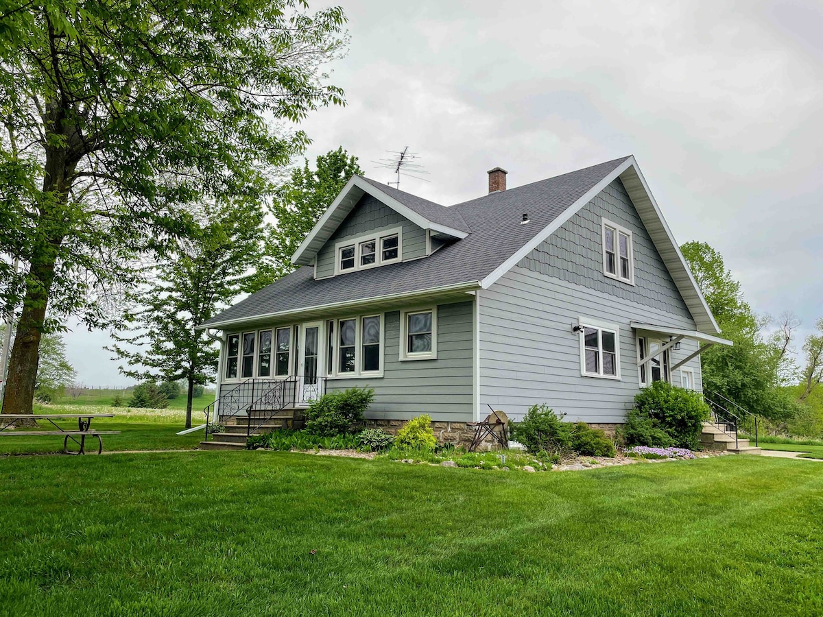 Country Farmhouse, Peaceful Rural Retreat