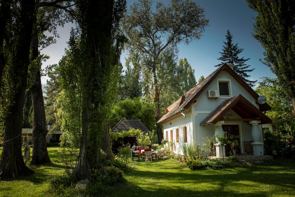 Balaton - Ábrahámhegy Romantic Lakefront Cottage