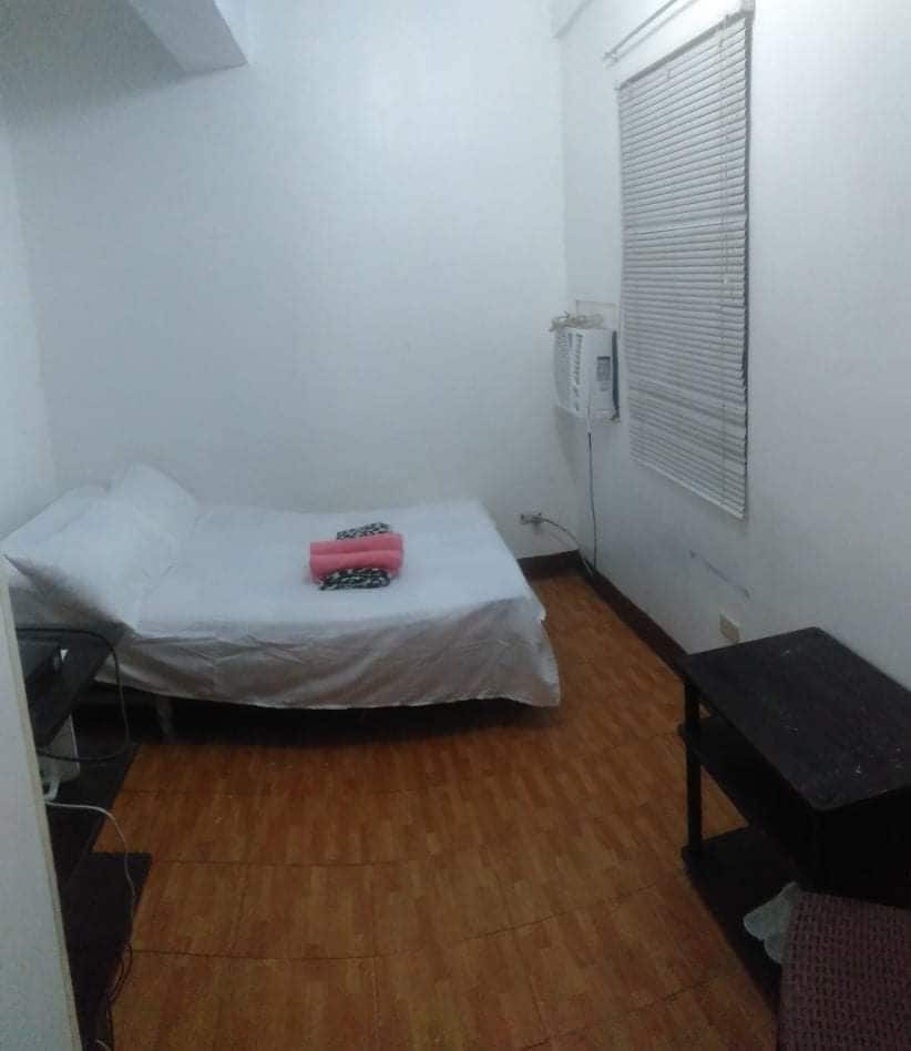Budget Couple Room@Benrosi Plaza Dona Soledad Ave