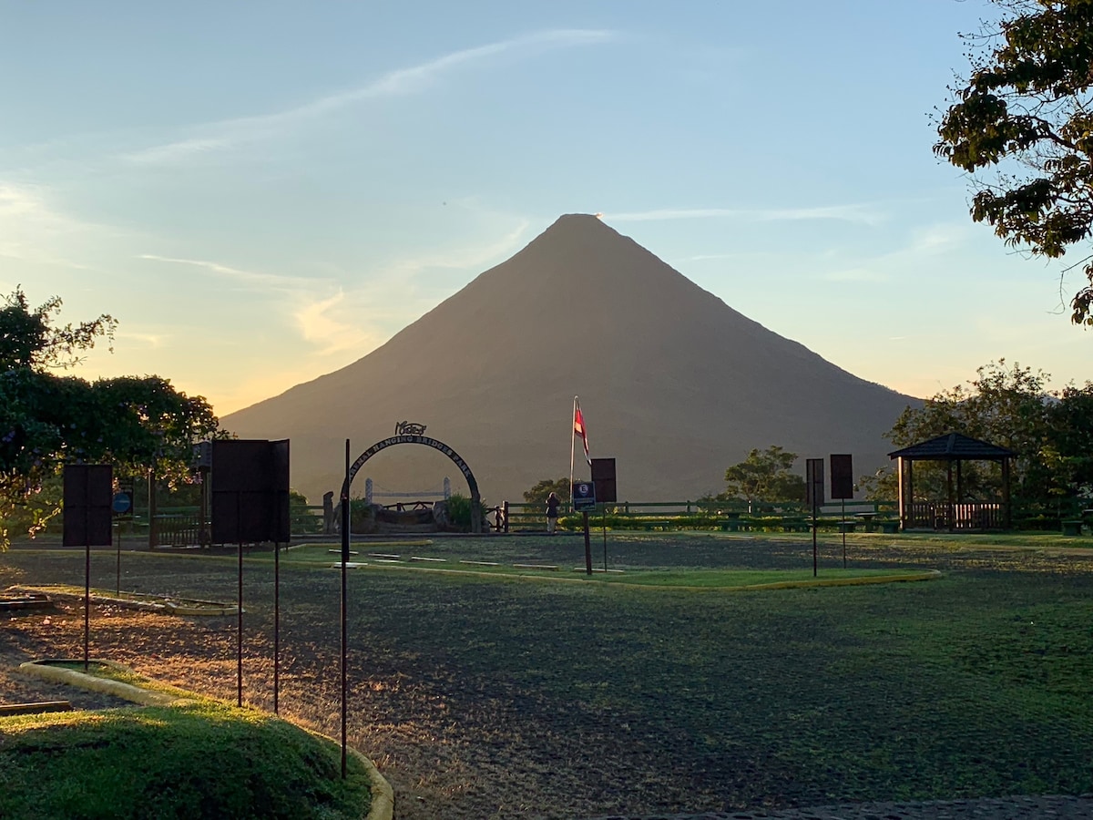 令人惊叹的阿雷纳尔火山景观科基托树客房