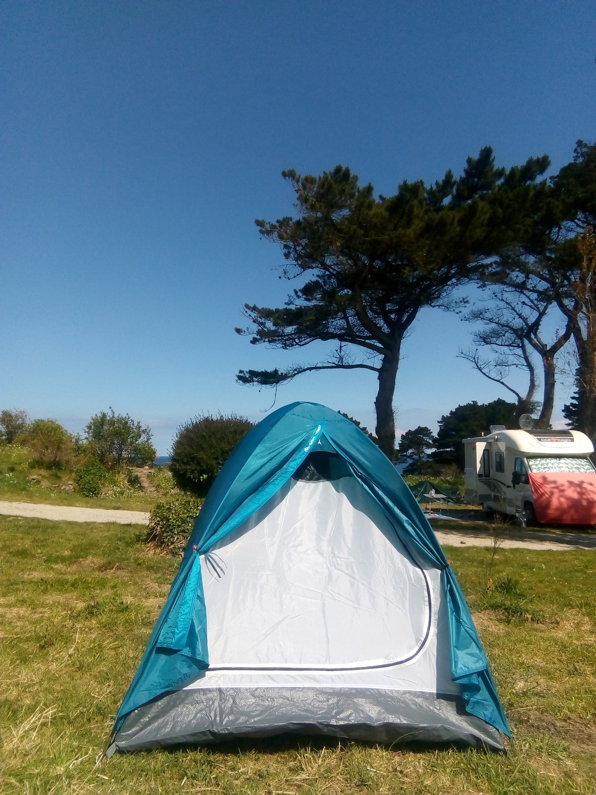 Dortoire en tente, bivouac sur camping familial