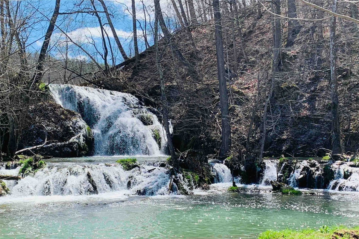 Beaverdam Falls, Earlehurst Cottage