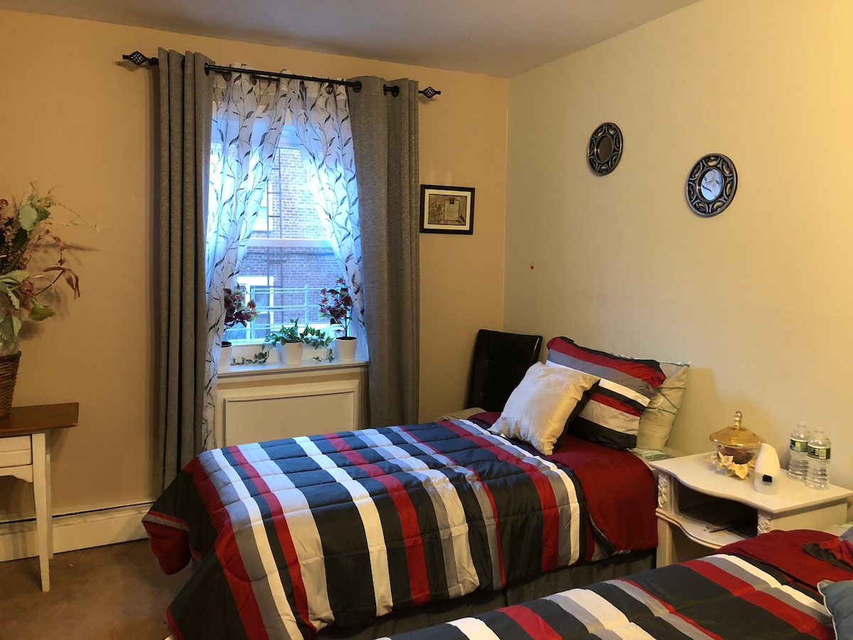 CheKells  Cozy 2 Bedroom  Unit A in Brooklyn