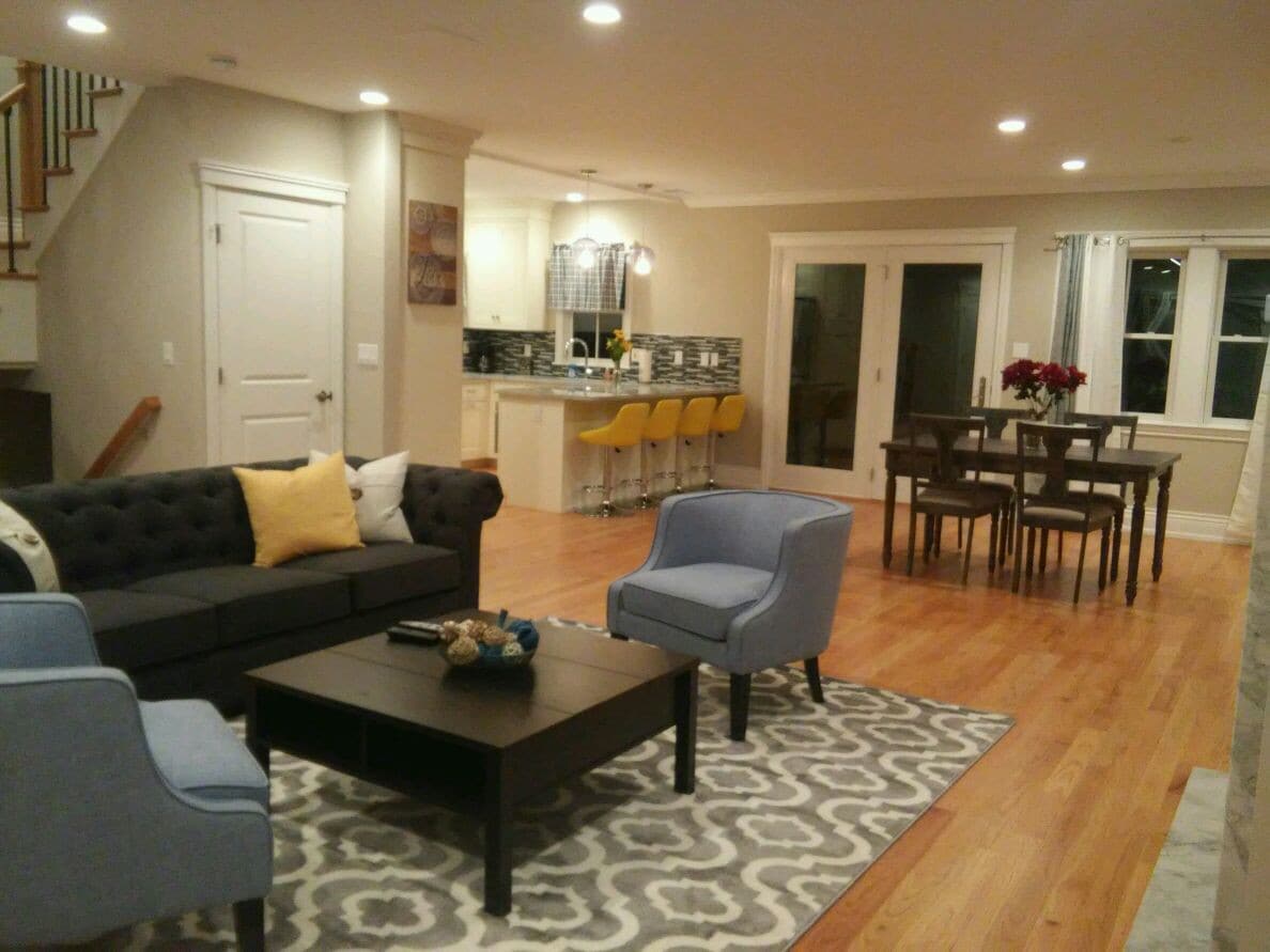 Modern, warm & inviting home!