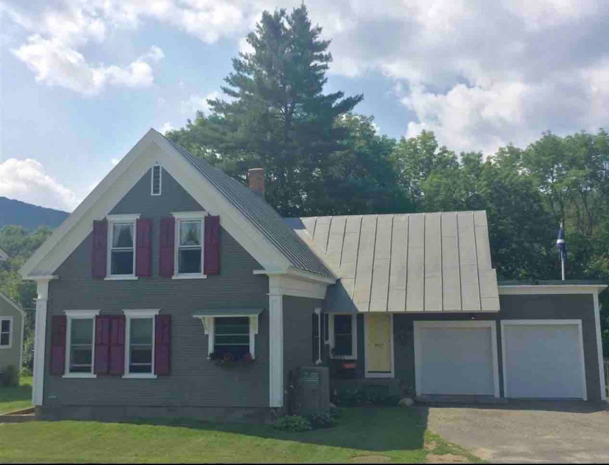 Pet Friendly Woodstock Home; Riverside Getaway!