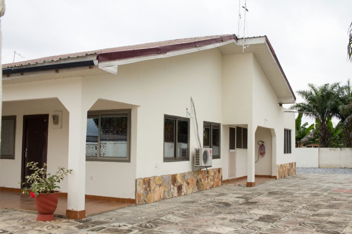 Peaceful Guest House - Mary Memorial Lodge