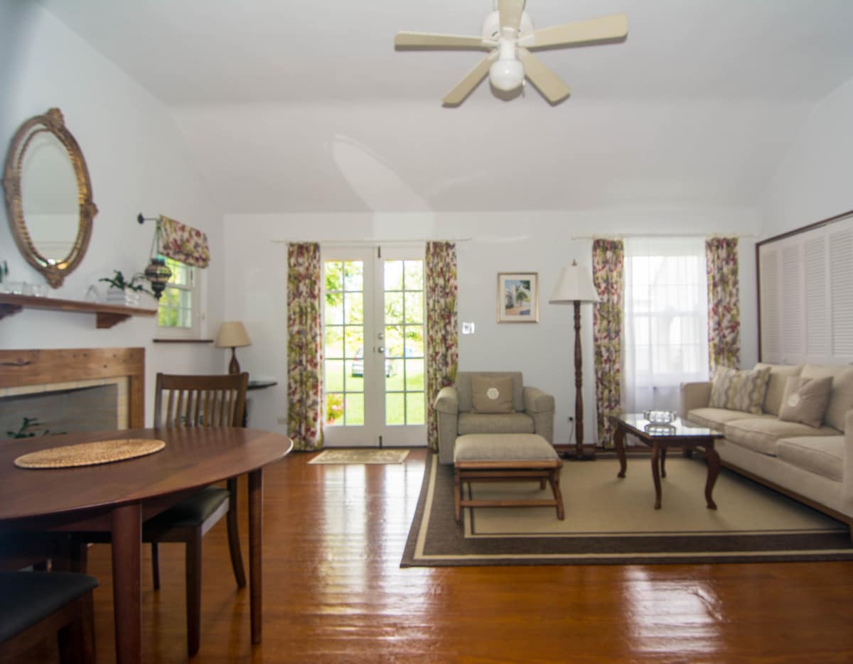 Relaxed Bermuda Cottage - 1 bedroom, sleeps 2