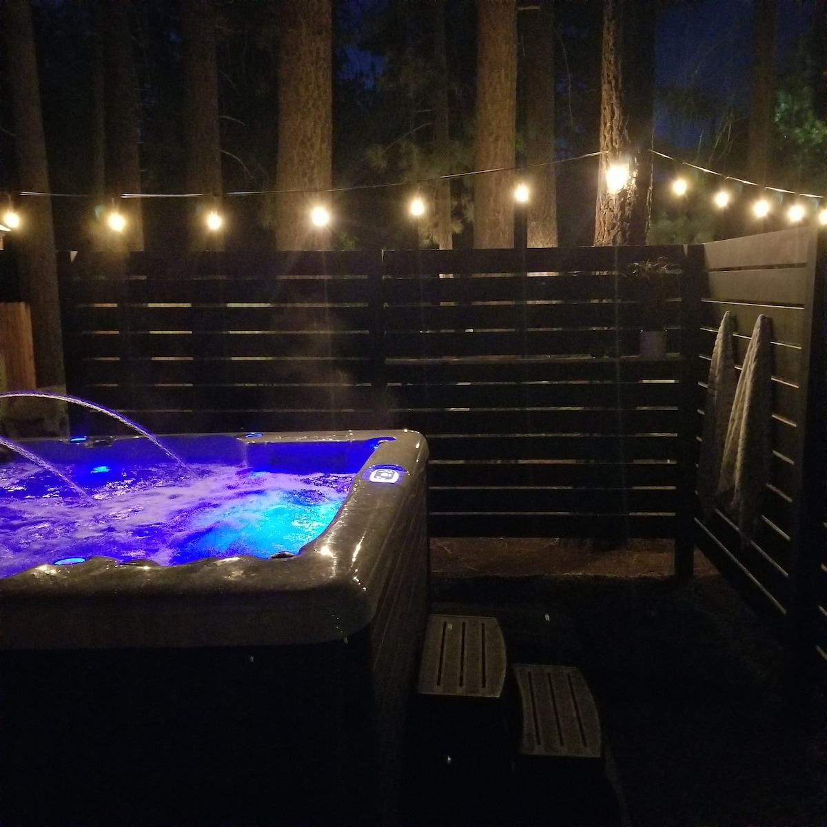 The Wee Bear Cabin (2 person) with Private Hot Tub