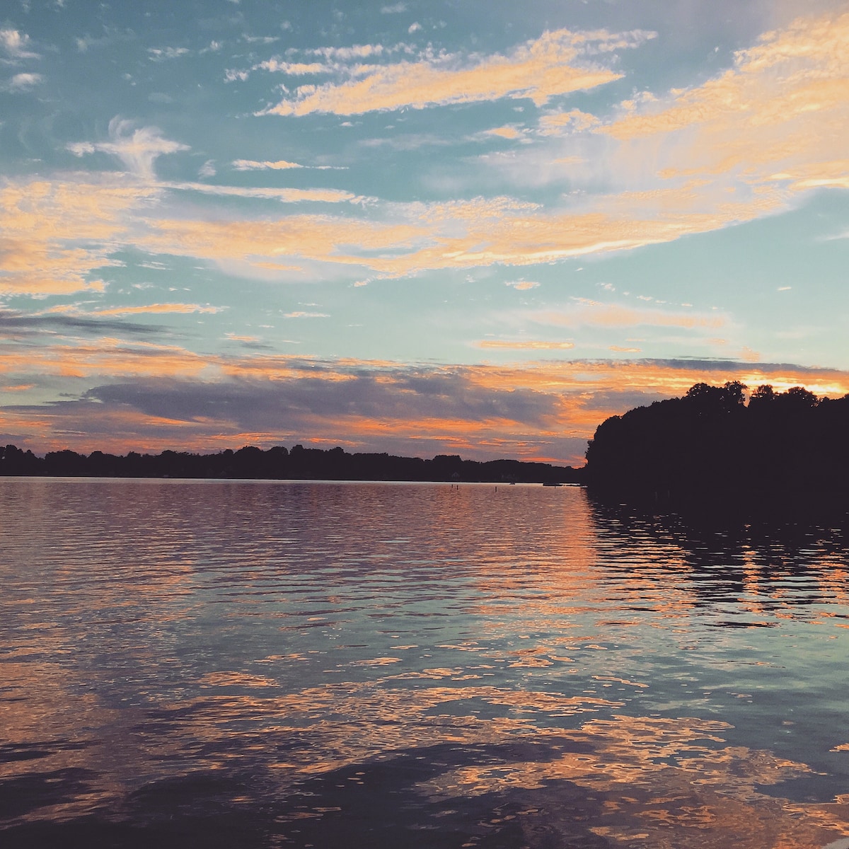 热水浴缸！湖景！ 壁炉！靠近Saugatuck