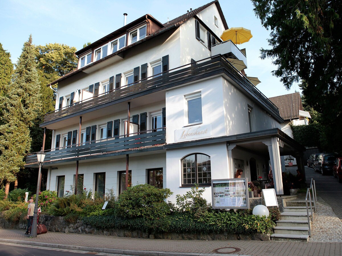 Lebenskunst das Gästehaus zum Wohlfühlen ， （巴登韦勒） ，公寓"Blumenwiese" ， 37平方米， 1间起居室/卧室，最多可入住2人