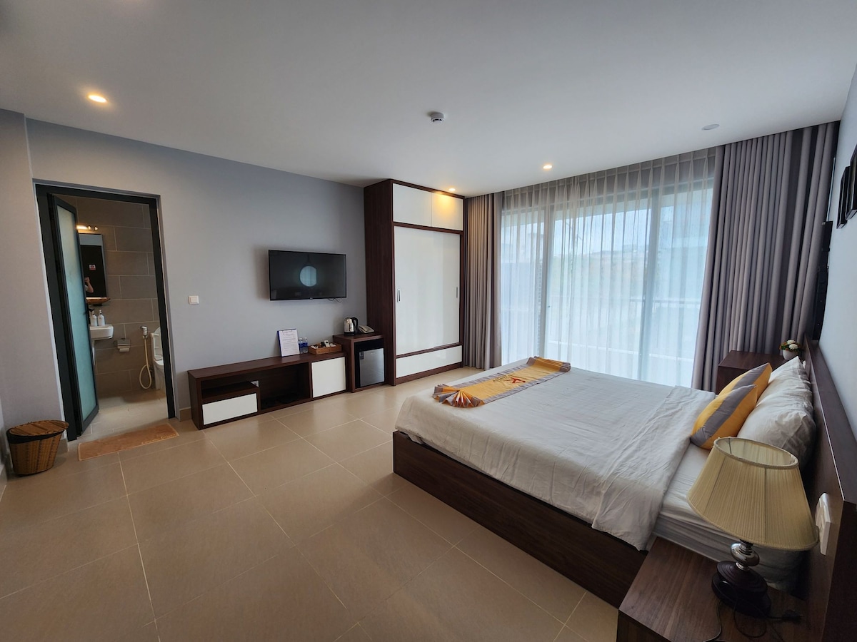 Hoa Khanh Apartment Homestay