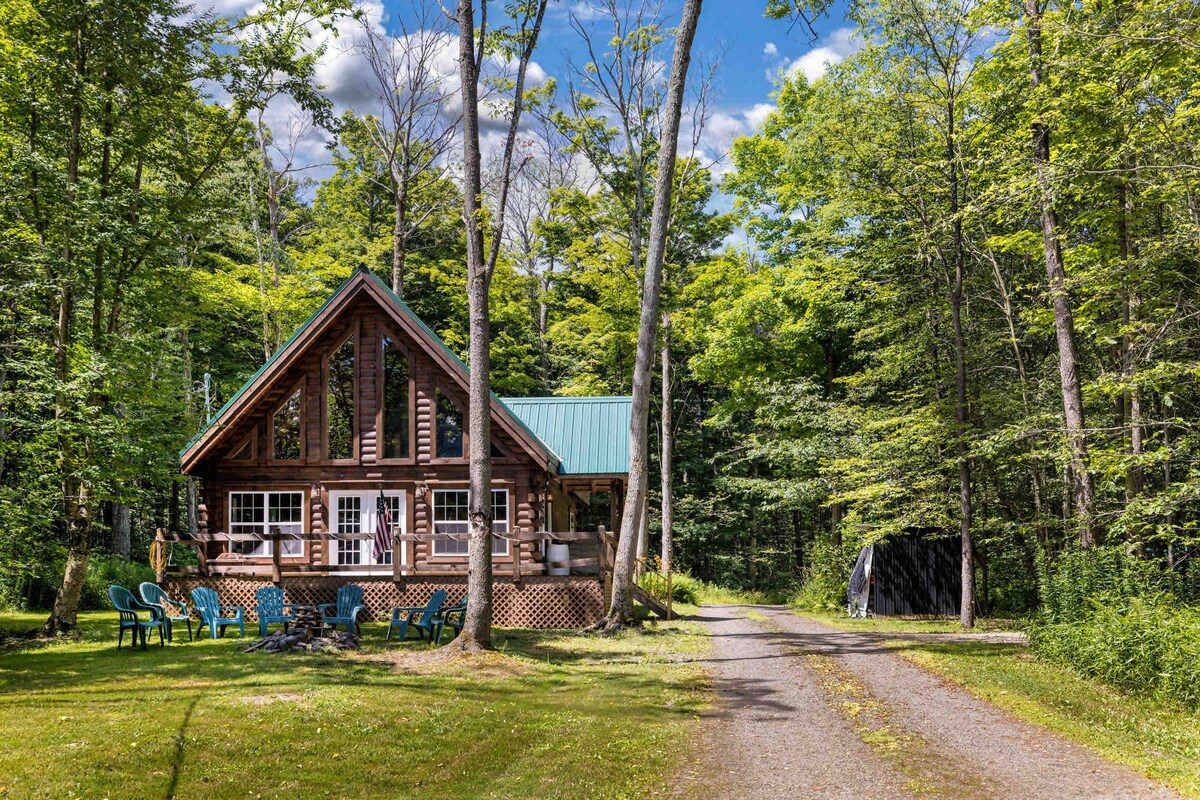 山顶旁的舒适小木屋