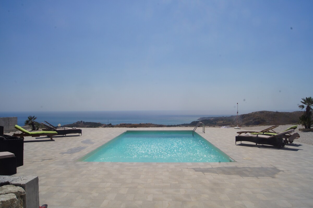 漂亮的房子，带私人泳池和360 °景观