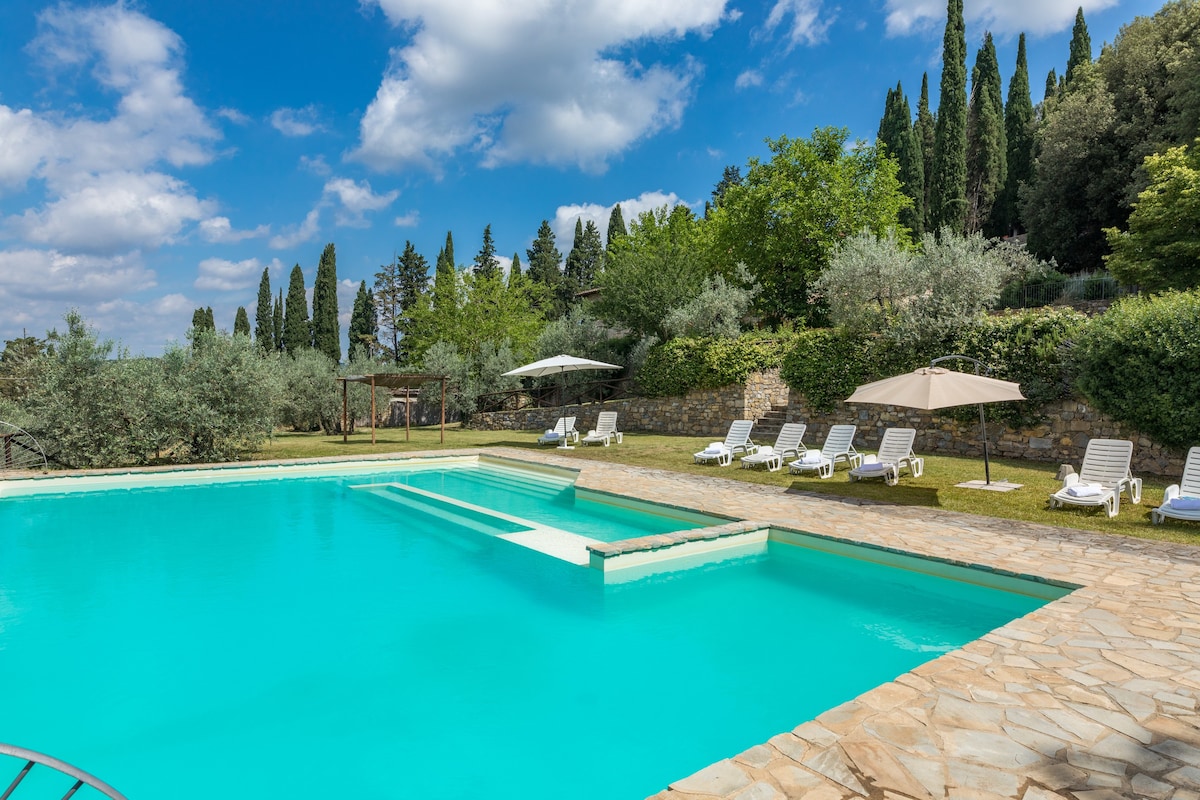 Relaxing holiday in Tuscany, 3 apts and  pool