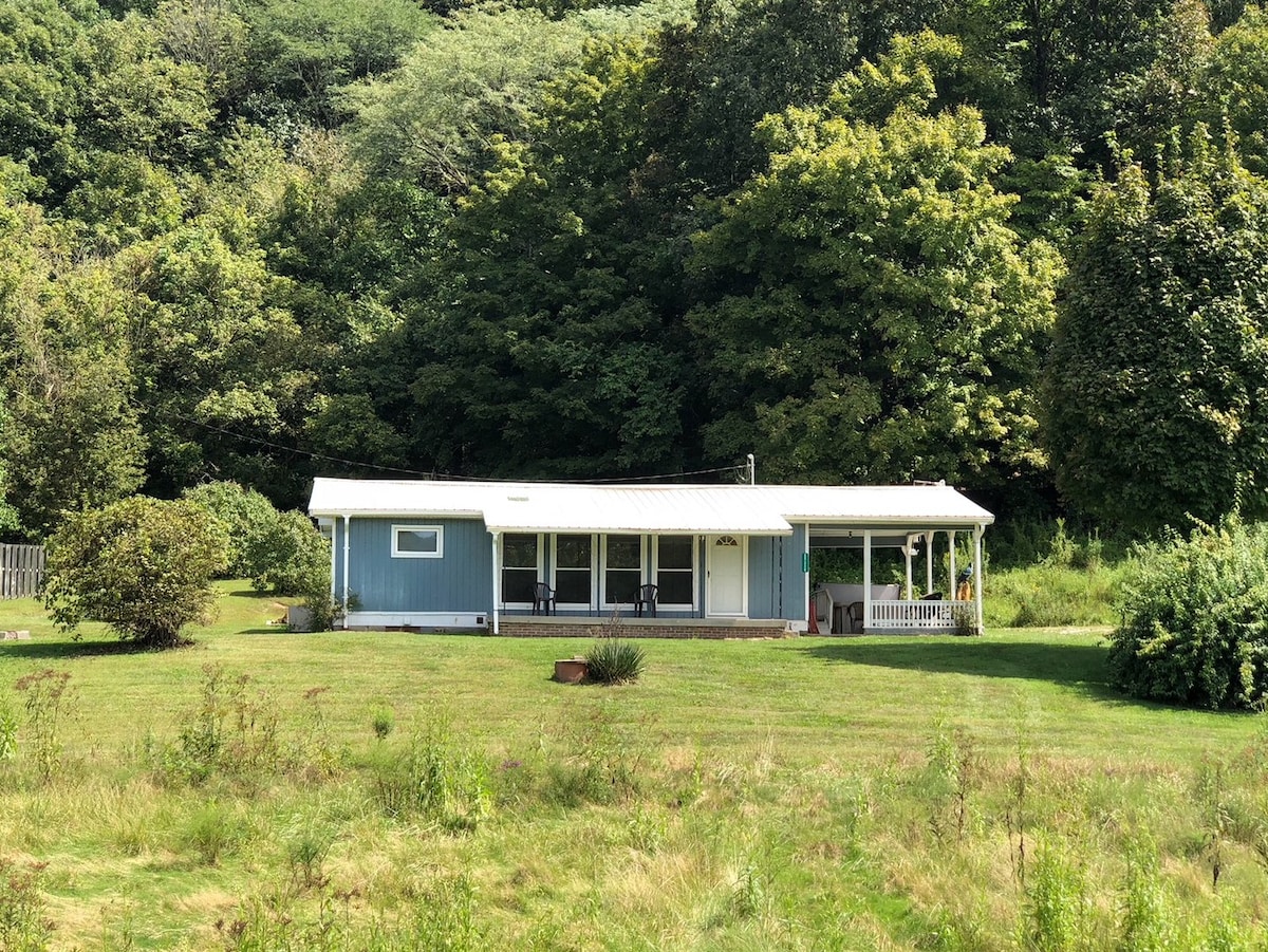 Lovely Blue Jay Cabin | 30 mins from Hocking Hills