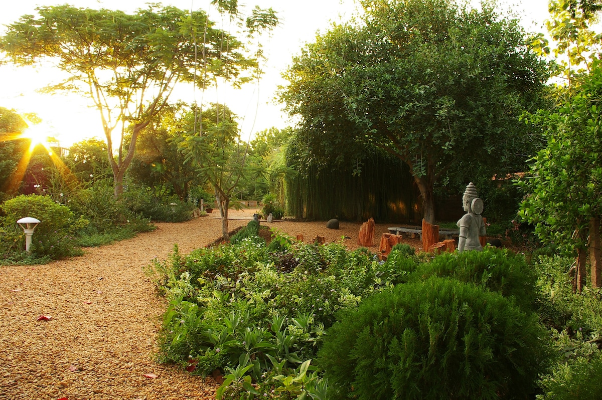 Shanti空调双人房， Gaia 's Garden Auroville