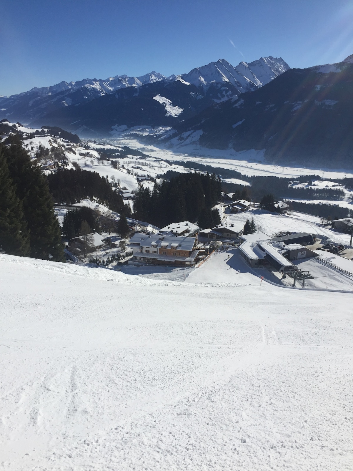 基茨比厄尔（ Kitzbuhel ）地区的豪华顶层公寓滑雪场