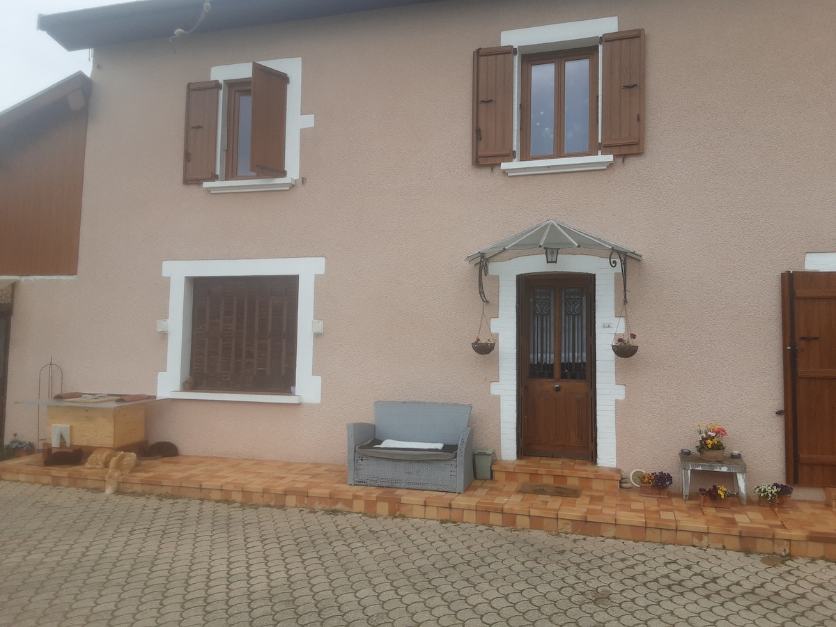 Jolie chambre dans maison de campagne