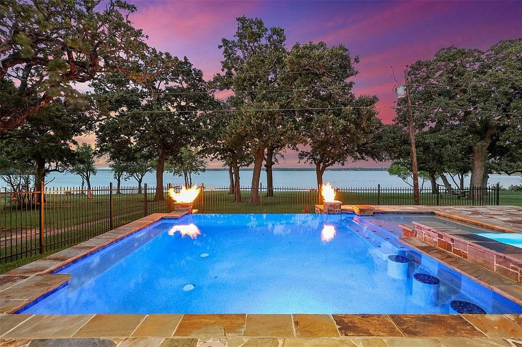 BEST LAKEHOUSE on LEWISVILLE Lake with POOL/SPA