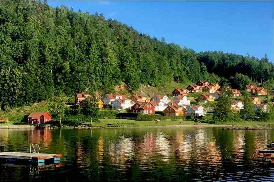 Risør的现代小木屋，欣赏海景