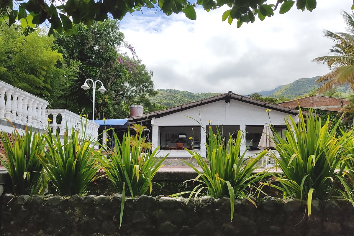 Finca familiar una habitación La Buitrera Palmira