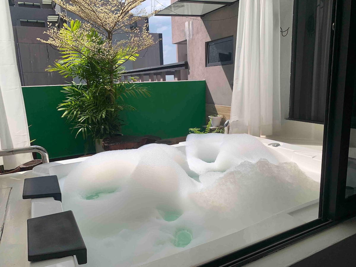 Imperio Private Hot Spring jacuzzi私人专用温泉按摩浴缸公寓