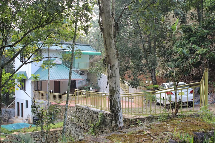 Chithirapuram的民宿