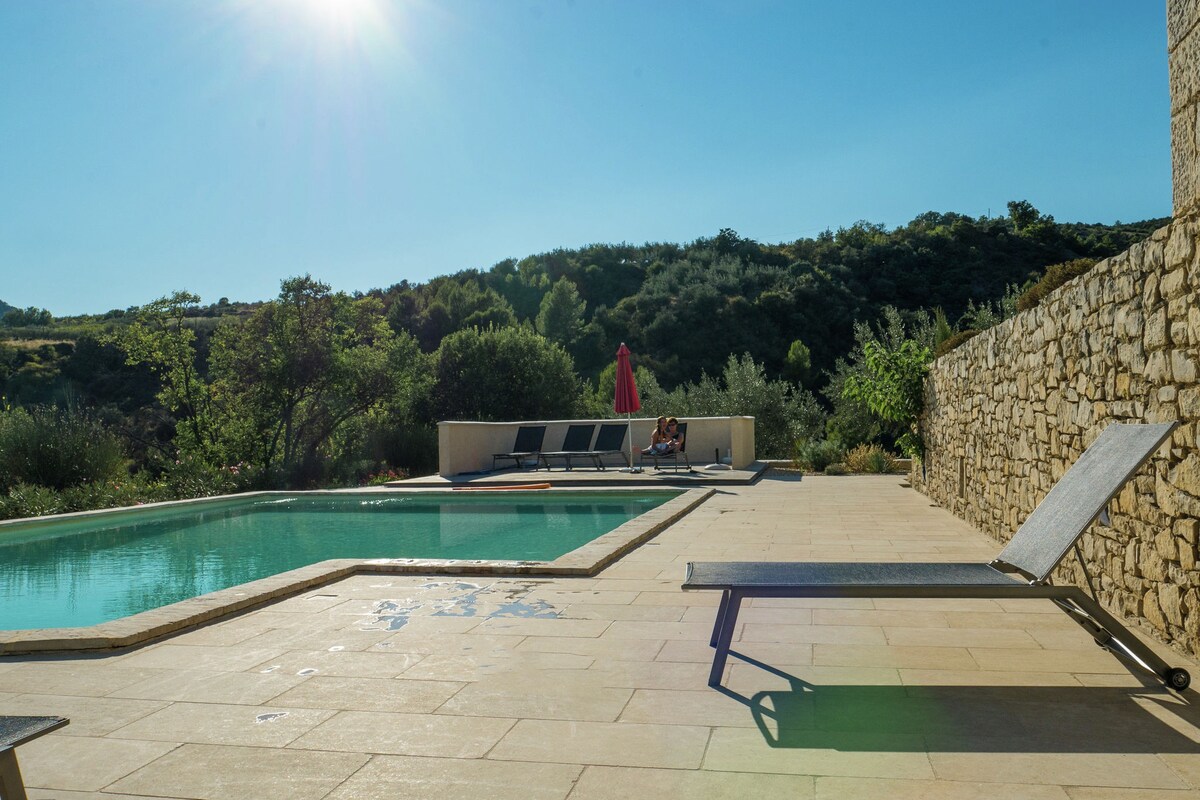 Beautiful villa with panoramic view, in the hills of the Mont Ventoux