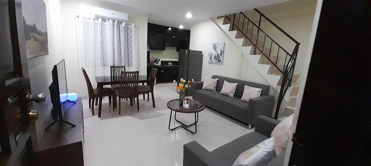 A fully furnished 3 bedroom house with garage.