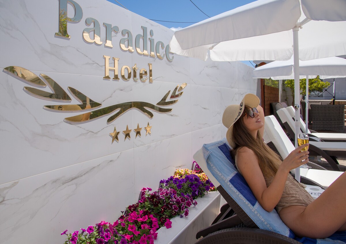 Paradice Hotel Luxury Suite for 2