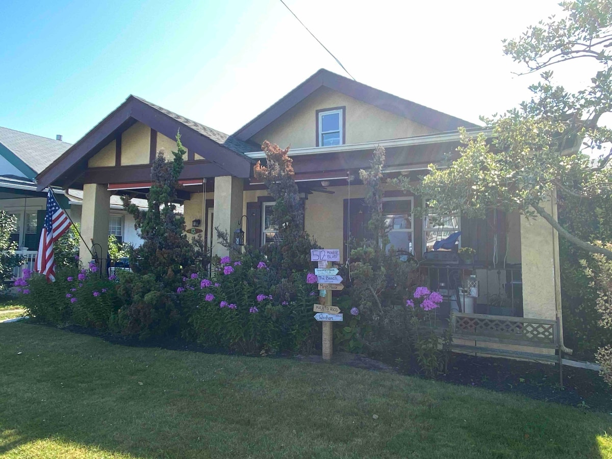 The Barefoot Bungalow - In The Heart of LB