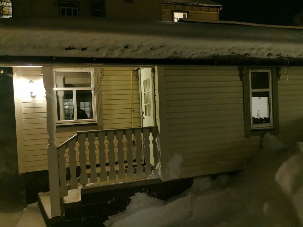 房源位于特罗姆瑟（ Tromsø ）中心地段，温馨舒适
