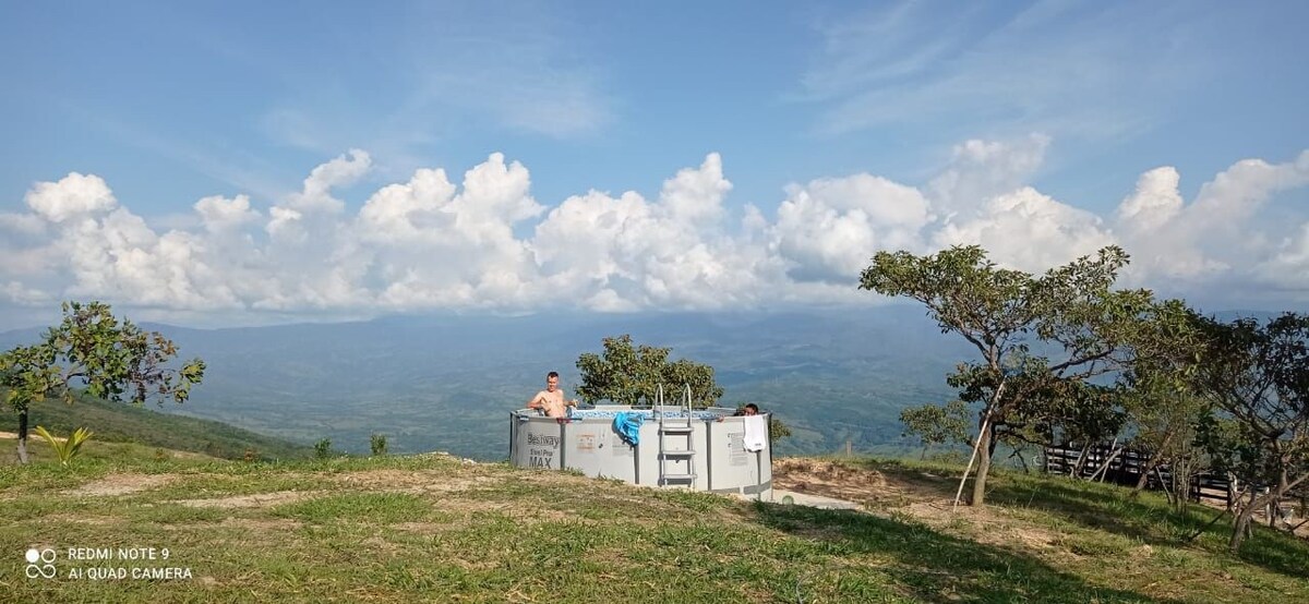 turismo en la cima de la montaña