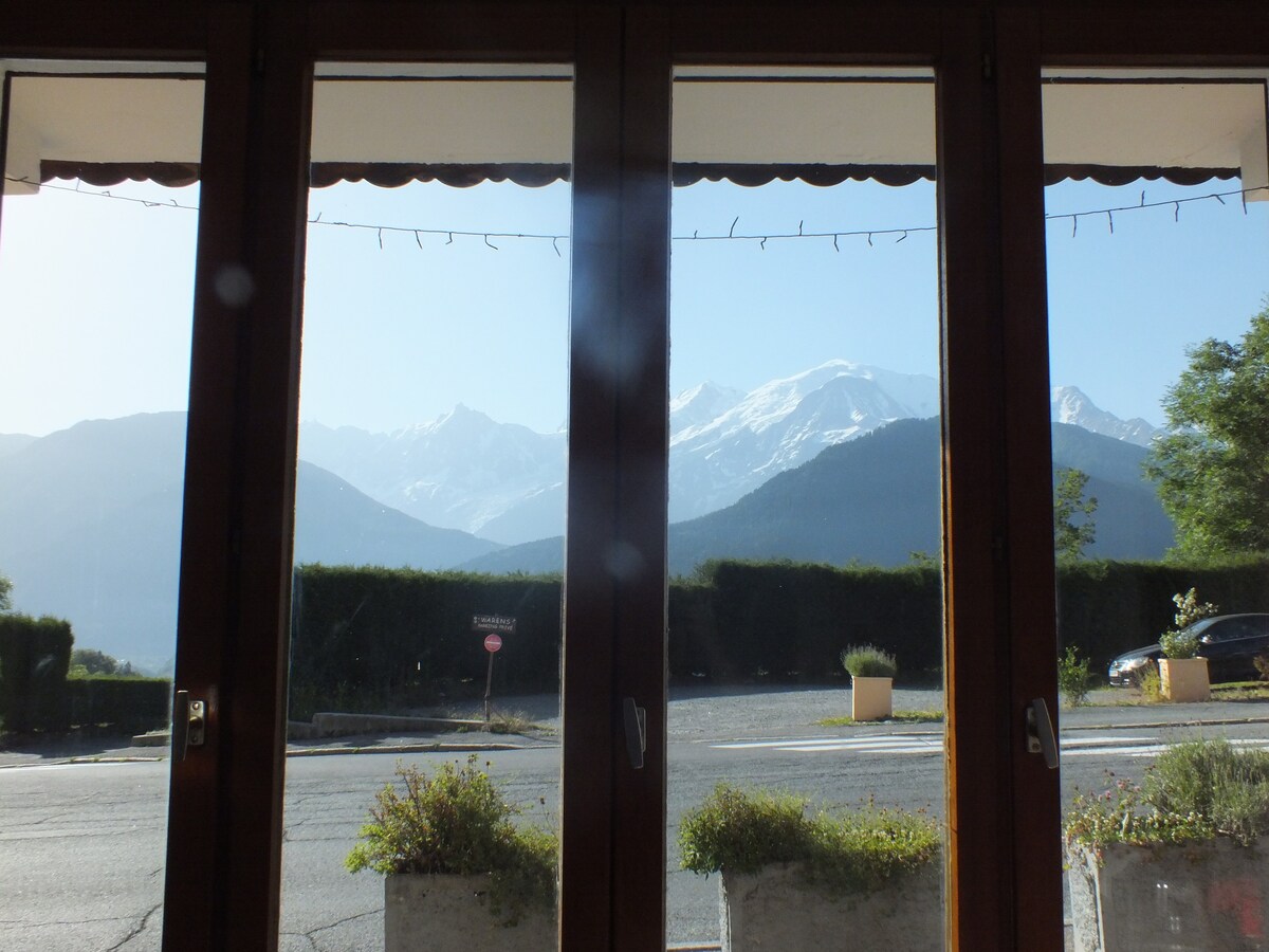 Plateau d 'Assy ，欣赏到勃朗峰（ Mont Blanc ）的美景
