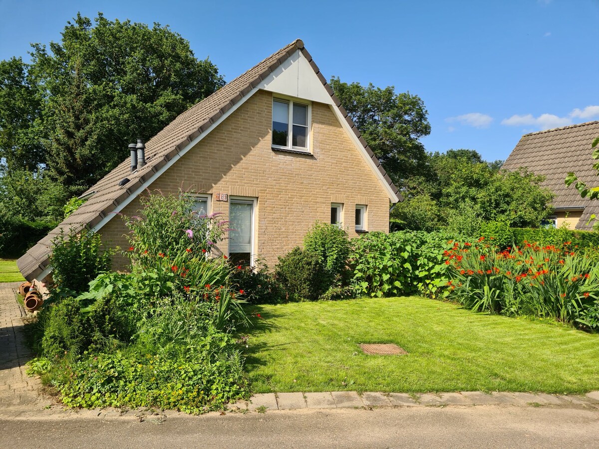 Gezellig vakantiehuis met zwembad op het park